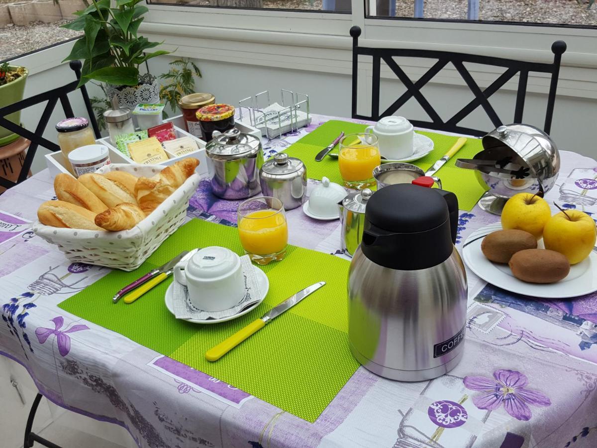 Les Lavandines Hotel Монтаняк Екстериор снимка