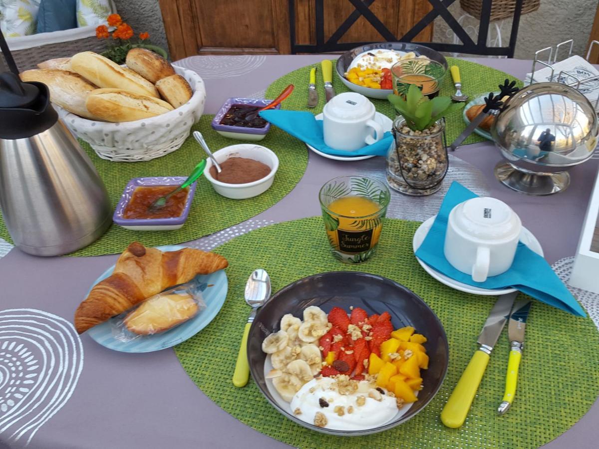Les Lavandines Hotel Монтаняк Екстериор снимка