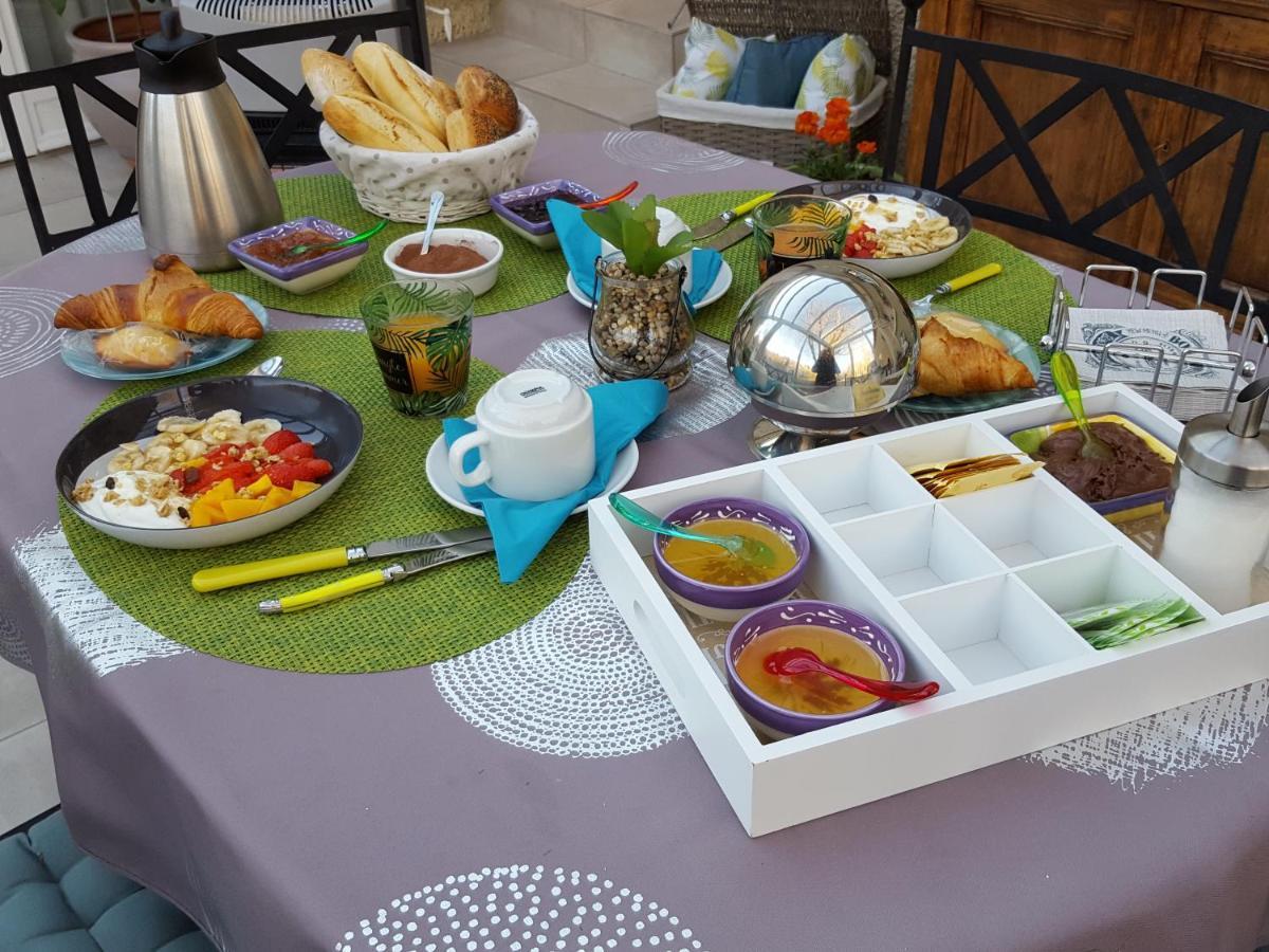 Les Lavandines Hotel Монтаняк Екстериор снимка