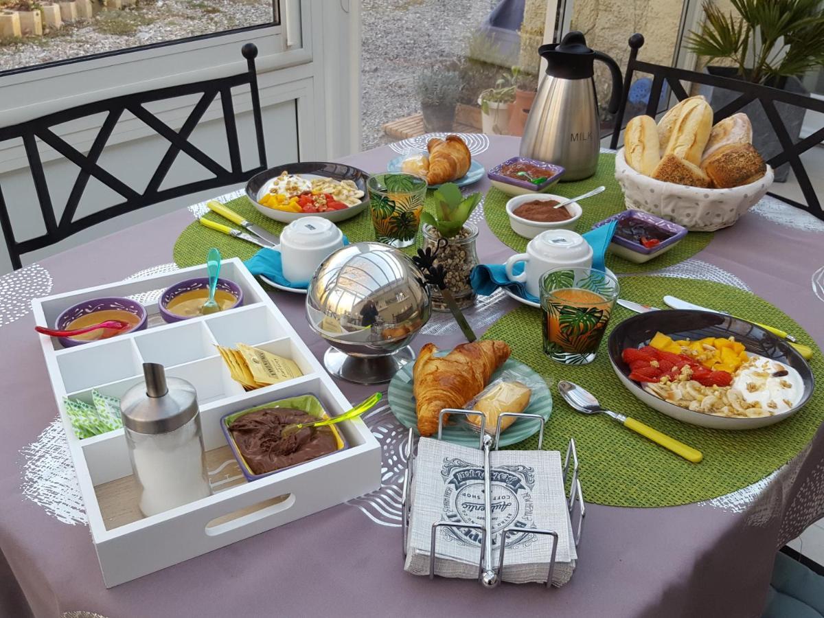 Les Lavandines Hotel Монтаняк Екстериор снимка