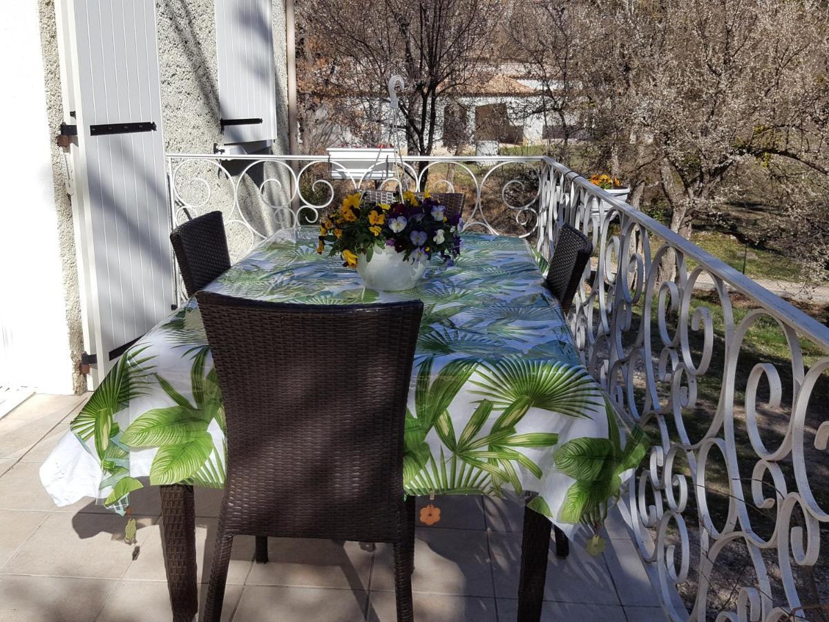 Les Lavandines Hotel Монтаняк Екстериор снимка